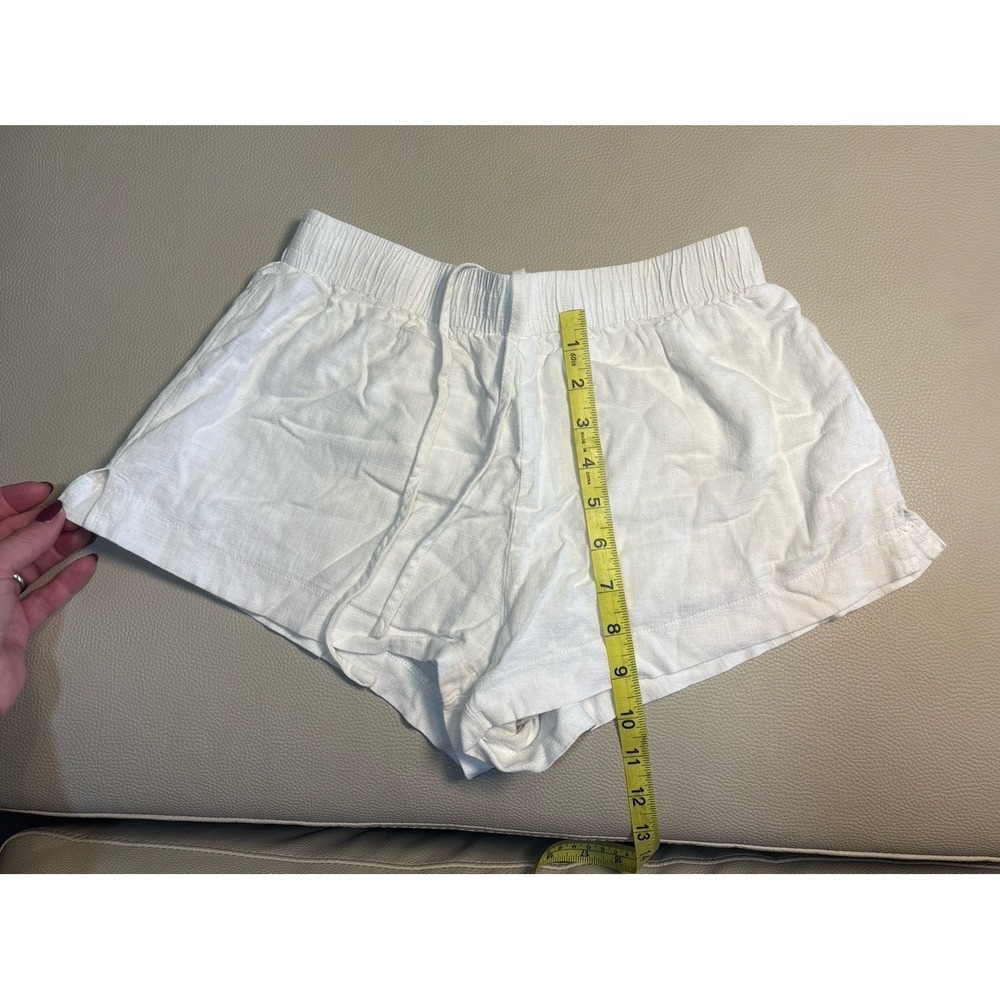 Women's size 4 Princess Polly White Linen Blend Pull-On Shorts EUC.
